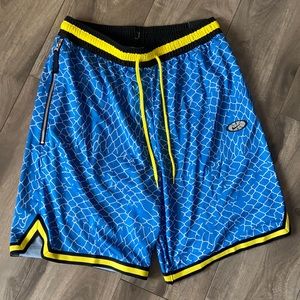Nike basketball shorts loose fit large